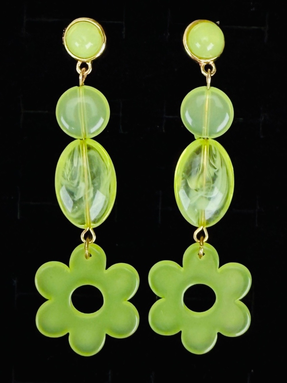 Beautiful vintage lightweight neon green long costume pierced earrings